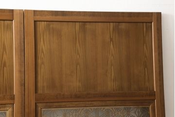 帯戸2枚を新規製作!当店オーダー家具を参考に、ご希望サイズにて。組子を製作し、両面クリアガラス、腰板は杉材(板目)の化粧板を使用。引手を取り付け、色味は当店商品を参考に着色。(引き戸、建具)