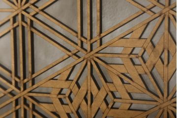 帯戸2枚を新規製作!当店オーダー家具を参考に、ご希望サイズにて。組子を製作し、両面クリアガラス、腰板は杉材(板目)の化粧板を使用。引手を取り付け、色味は当店商品を参考に着色。(引き戸、建具)