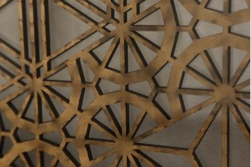 帯戸2枚を新規製作!当店オーダー家具を参考に、ご希望サイズにて。組子を製作し、両面クリアガラス、腰板は杉材(板目)の化粧板を使用。引手を取り付け、色味は当店商品を参考に着色。(引き戸、建具)