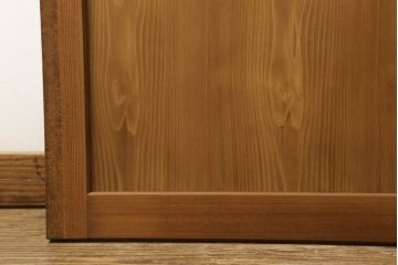 帯戸2枚を新規製作!当店オーダー家具を参考に、ご希望サイズにて。組子を製作し、両面クリアガラス、腰板は杉材(板目)の化粧板を使用。引手を取り付け、色味は当店商品を参考に着色。(引き戸、建具)