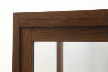 ガラスケースを新規製作!当店オーダー家具を参考に製作し、ガラス棚板2枚取り付け、補強の為棚板の真ん中に支えを取り付け。色味は当店商品を参考に着色。(ショーケース、陳列棚、飾り棚)