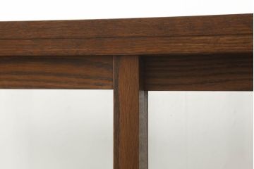ガラスケースを新規製作!当店オーダー家具を参考に製作し、ガラス棚板2枚取り付け、補強の為棚板の真ん中に支えを取り付け。色味は当店商品を参考に着色。(ショーケース、陳列棚、飾り棚)