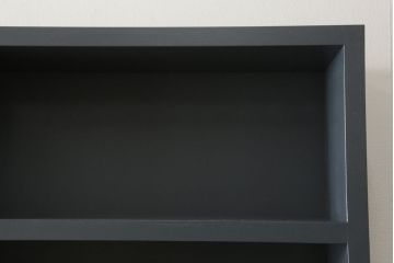 本棚を新規製作!お客様ご希望のデザイン・サイズにて。観音扉サイズに合わせバランスをみて枠部分を製作し、取っ手を取り付け。色味はペイントカラーを調色し青みがかったグレーで着色。(本棚、ブックケース、ブックシェルフ、オープンシェルフ、飾り棚)