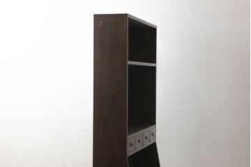 ブックシェルフを新規製作!当店の商品を参考にしたデザイン・希望のサイズにて。配線穴開け加工をし、色味は茶色1色に着色。(収納棚、本棚、ウッドシェルフ)