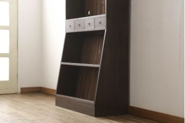 ブックシェルフを新規製作!当店の商品を参考にしたデザイン・希望のサイズにて。配線穴開け加工をし、色味は茶色1色に着色。(収納棚、本棚、ウッドシェルフ)