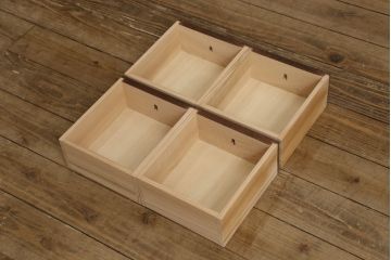 ブックシェルフを新規製作!当店の商品を参考にしたデザイン・希望のサイズにて。配線穴開け加工をし、色味は茶色1色に着色。(収納棚、本棚、ウッドシェルフ)