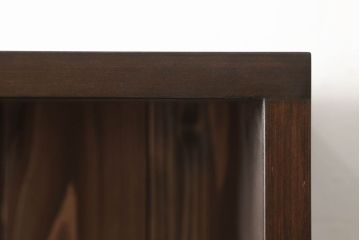 ブックシェルフを新規製作!当店の商品を参考にしたデザイン・希望のサイズにて。配線穴開け加工をし、色味は茶色1色に着色。(収納棚、本棚、ウッドシェルフ)