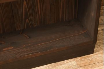 ブックシェルフを新規製作!当店の商品を参考にしたデザイン・希望のサイズにて。配線穴開け加工をし、色味は茶色1色に着色。(収納棚、本棚、ウッドシェルフ)