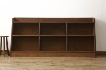 台形本棚を新規製作!当店のオーダー家具を参考に、台形デザインで天板部分の仕切りはなくフラットな仕様にて。(オープンラック、ブックシェルフ、ロッカー)