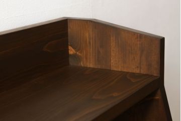 台形本棚を新規製作!当店のオーダー家具を参考に、台形デザインで天板部分の仕切りはなくフラットな仕様にて。(オープンラック、ブックシェルフ、ロッカー)