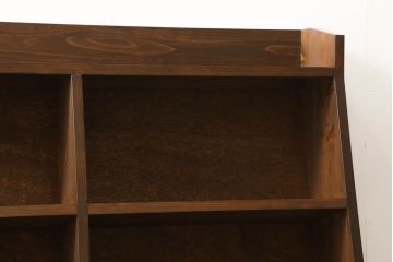 台形本棚を新規製作!当店のオーダー家具を参考に、台形デザインで天板部分の仕切りはなくフラットな仕様にて。(オープンラック、ブックシェルフ、ロッカー)