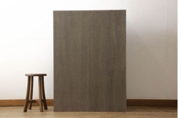パタパタ扉の収納棚を新規製作!当店のオーダー家具を参考にご希望のサイズにて。底面の4角にストッパー付のキャスターを取り付け。(下駄箱、キャビネット、戸棚)
