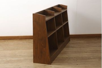 本棚を新規製作!当店のオーダー家具を参考に台形型デザインでご希望のサイズ、色味にて。(オープンラック、ブックシェルフ、ロッカー)