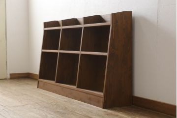 本棚を新規製作!当店のオーダー家具を参考に台形型デザインでご希望のサイズ、色味にて。(オープンラック、ブックシェルフ、ロッカー)