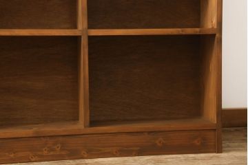 本棚を新規製作!当店のオーダー家具を参考に台形型デザインでご希望のサイズ、色味にて。(オープンラック、ブックシェルフ、ロッカー)