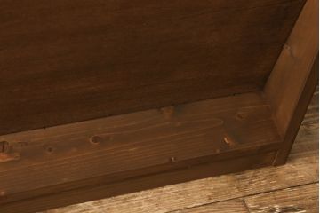 本棚を新規製作!当店のオーダー家具を参考に台形型デザインでご希望のサイズ、色味にて。(オープンラック、ブックシェルフ、ロッカー)