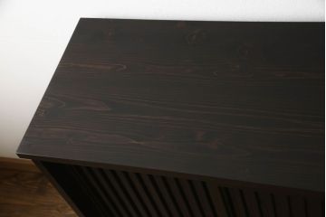 サイドボードを新規製作!当店のオーダー家具を参考に縦桟引き戸デザイン、ご希望のサイズ、色味にて。(収納棚、戸棚、サイドキャビネット)