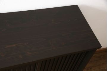 サイドボードを新規製作!当店のオーダー家具を参考に縦桟引き戸デザイン、ご希望のサイズ、色味にて。(収納棚、戸棚、サイドキャビネット)