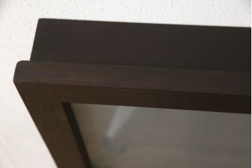 壁掛け仏壇を新規製作!建具にすりガラスを使用。内部にフック、背面に壁掛け用金具を取り付け。全体をチェス系に着色仕上げ。(仏ダン、手造り仏壇)