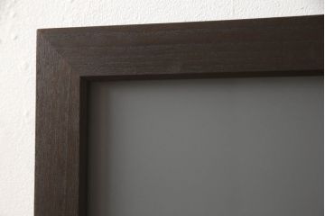 壁掛け仏壇を新規製作!建具にすりガラスを使用。内部にフック、背面に壁掛け用金具を取り付け。全体をチェス系に着色仕上げ。(仏ダン、手造り仏壇)