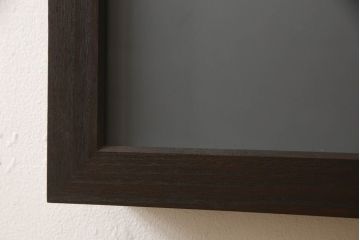 壁掛け仏壇を新規製作!建具にすりガラスを使用。内部にフック、背面に壁掛け用金具を取り付け。全体をチェス系に着色仕上げ。(仏ダン、手造り仏壇)