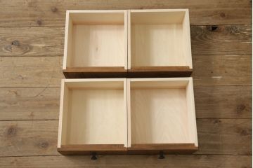 本棚を新規製作!本体はヒノキ無垢材を使用し、上下分割できる仕様に。くすんだ水色にペイント仕上げ。(ブックシェルフ、収納棚、ウッドシェルフ)