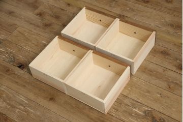 本棚を新規製作!本体はヒノキ無垢材を使用し、上下分割できる仕様に。くすんだ水色にペイント仕上げ。(ブックシェルフ、収納棚、ウッドシェルフ)