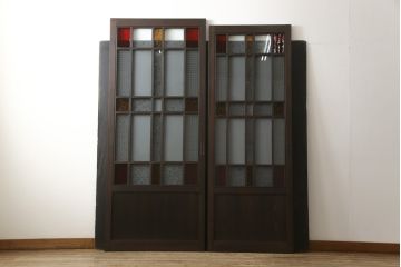 ガラス戸2点を新規製作!お客様考案のデザインをベースにガラスを配置。アンバーガラスと花菱ガラスを使用。木部はダークブラウンに着色仕上げ。(引き戸)