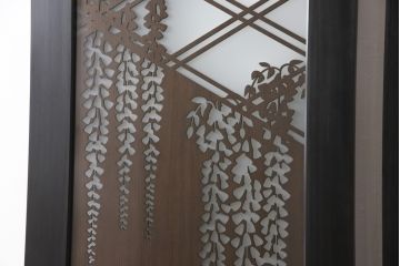 透かし彫りガラス戸を新規製作!表面にクリアガラス、裏面にすりガラスを取り付け。枠はご希望の色味に着色仕上げ。(引き戸、建具)