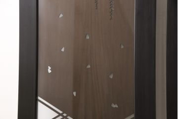 透かし彫りガラス戸を新規製作!表面にクリアガラス、裏面にすりガラスを取り付け。枠はご希望の色味に着色仕上げ。(引き戸、建具)
