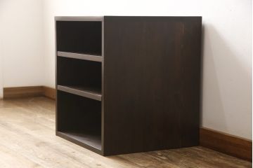 収納棚を新規製作!背面に配線用穴あけ加工を施し、棚板は可動式に。ご希望の色味に着色仕上げ。(サイドボード、サイドキャビネット、ローボード、テレビ台、テレビボード)