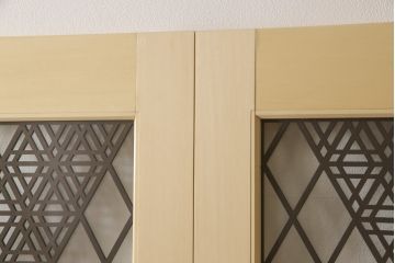 レーザー組子入りガラス戸を新規製作!ガラスはクリアガラスを使用。格子は茶色で着色、建具本体は自然な木味を活かした仕上げ。(引き戸、建具)
