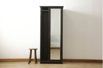 ハンガー収納付姿見を新規製作!鏡面内部は可動式の棚板5枚とハンガーアイアンを取り付け。濃い茶色で着色仕上げ。(洋服タンス、収納棚、戸棚、キャビネット、ワードローブ)
