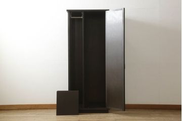 ハンガー収納付姿見を新規製作!鏡面内部は可動式の棚板5枚とハンガーアイアンを取り付け。濃い茶色で着色仕上げ。(洋服タンス、収納棚、戸棚、キャビネット、ワードローブ)