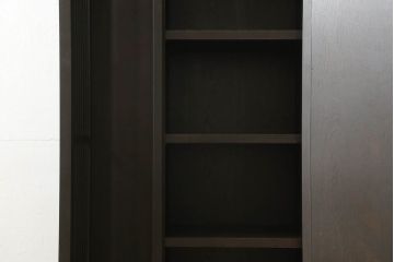 ハンガー収納付姿見を新規製作!鏡面内部は可動式の棚板5枚とハンガーアイアンを取り付け。濃い茶色で着色仕上げ。(洋服タンス、収納棚、戸棚、キャビネット、ワードローブ)
