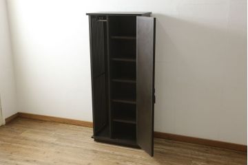 ハンガー収納付姿見を新規製作!鏡面内部は可動式の棚板5枚とハンガーアイアンを取り付け。濃い茶色で着色仕上げ。(洋服タンス、収納棚、戸棚、キャビネット、ワードローブ)