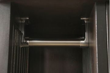 ハンガー収納付姿見を新規製作!鏡面内部は可動式の棚板5枚とハンガーアイアンを取り付け。濃い茶色で着色仕上げ。(洋服タンス、収納棚、戸棚、キャビネット、ワードローブ)