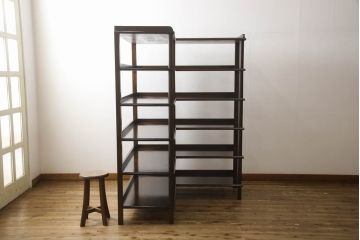 L字型収納棚を新規製作!ご希望の棚数とサイズで製作し、濃い茶色で着色仕上げ。(コーナーラック、飾り棚、オープンラック)