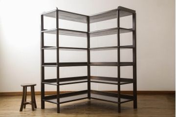 L字型収納棚を新規製作!ご希望の棚数とサイズで製作し、濃い茶色で着色仕上げ。(コーナーラック、飾り棚、オープンラック)