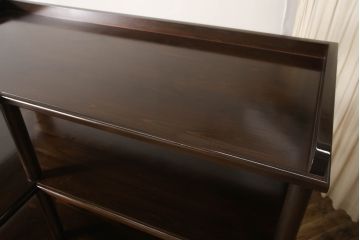 L字型収納棚を新規製作!ご希望の棚数とサイズで製作し、濃い茶色で着色仕上げ。(コーナーラック、飾り棚、オープンラック)