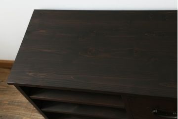 リビングボードを新規製作!引き出し前板には古材を使用。背面は配線用の穴あけ加工。濃い茶色で着色仕上げ。(古金具リメイク、サイドボード、ローボード、収納棚)