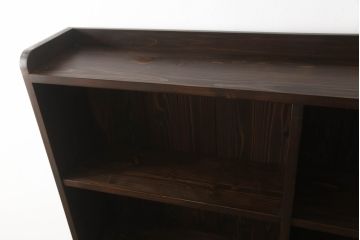 本棚を新規製作!希望のサイズ、棚5段のデザインで。背板側下方に巾木用の切り欠き加工を施し、当店商品を参考に着色。(ブックシェルフ、収納棚、ウッドシェルフ、オープンラック、飾り棚、陳列棚)