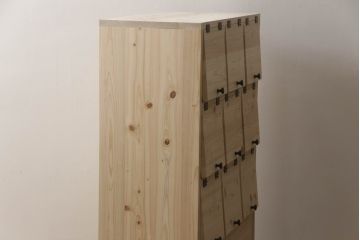 パタパタ扉のマス目棚を新規製作!上段は3×3のマス目に、下段は大容量の引き出しを設置。(収納棚、キャビネット、引き出し、戸棚、ロッカー)
