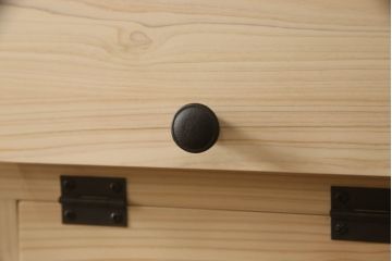 パタパタ扉のマス目棚を新規製作!上段は3×3のマス目に、下段は大容量の引き出しを設置。(収納棚、キャビネット、引き出し、戸棚、ロッカー)