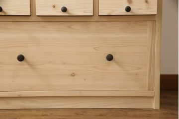 パタパタ扉のマス目棚を新規製作!上段は3×3のマス目に、下段は大容量の引き出しを設置。(収納棚、キャビネット、引き出し、戸棚、ロッカー)