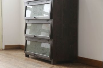 パタパタ扉の下駄箱を新規製作!扉にはアンティーク結霜ガラスを使用。(収納棚、戸棚、ロッカー)