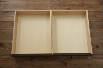 収納棚を新規製作!上段のオープンラック部分には配線用穴あけ加工。キャスターの取り付け。(サイドキャビネット、引き出し、サイドボード)