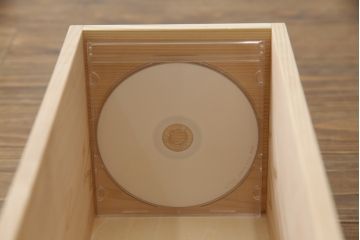 収納棚を新規製作!上段のオープンラック部分には配線用穴あけ加工。キャスターの取り付け。(サイドキャビネット、引き出し、サイドボード)