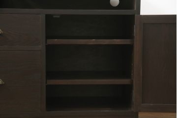 テレビ台を新規製作!オープンラックには配線用の穴開け加工、戸棚内部は可動式の棚板を設置。濃い茶色で着色仕上げ。(サイドテーブル、サイドキャビネット、収納棚、引き出し)