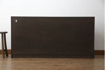テレビ台を新規製作!オープンラックには配線用の穴開け加工、戸棚内部は可動式の棚板を設置。濃い茶色で着色仕上げ。(サイドテーブル、サイドキャビネット、収納棚、引き出し)
